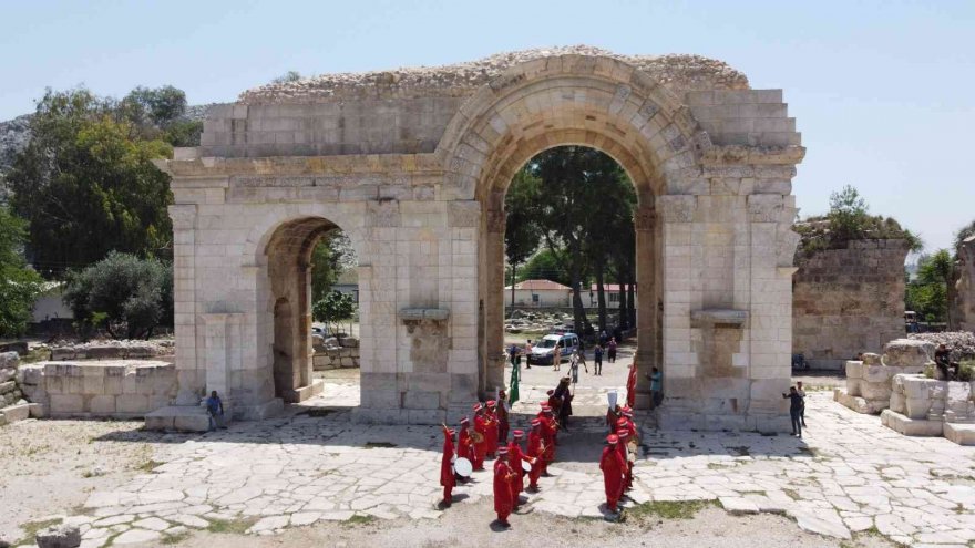 Anavarza Antik Kent'te mehter sesleri yükseldi