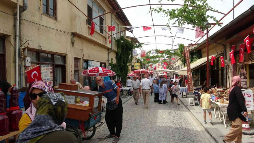 Kozan’da tarihi sokaklar kurtuluş etkinlikleri ile şenlendi