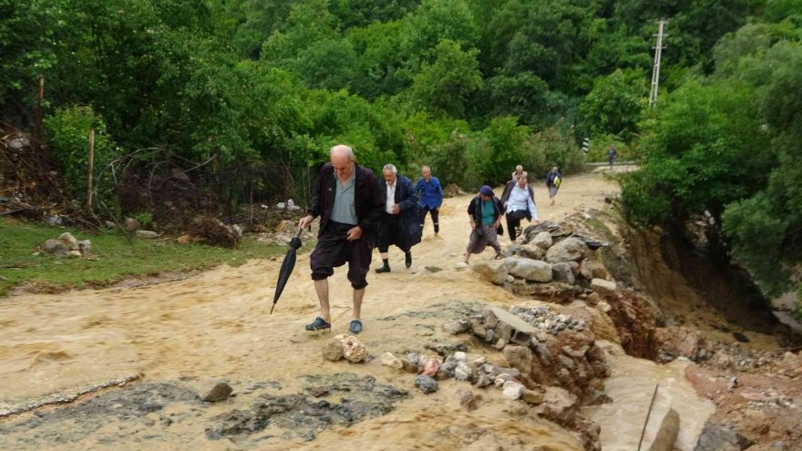 Adana’da afetin büyüklüğü havadan görüntülendi