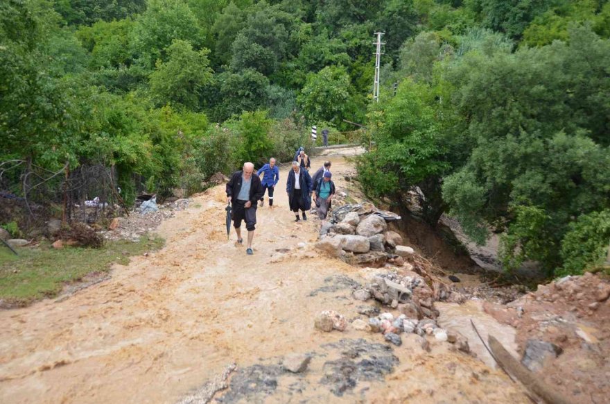 Adana’da afetin büyüklüğü havadan görüntülendi