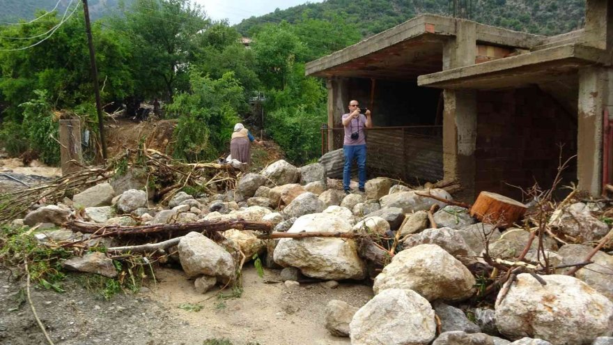 Adana’da afetin büyüklüğü havadan görüntülendi