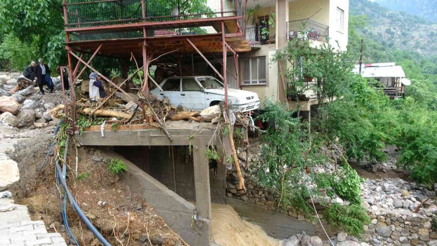 Adana’da afetin büyüklüğü havadan görüntülendi