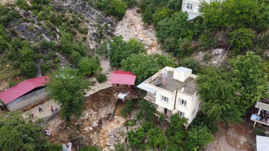 Adana’da afetin büyüklüğü havadan görüntülendi