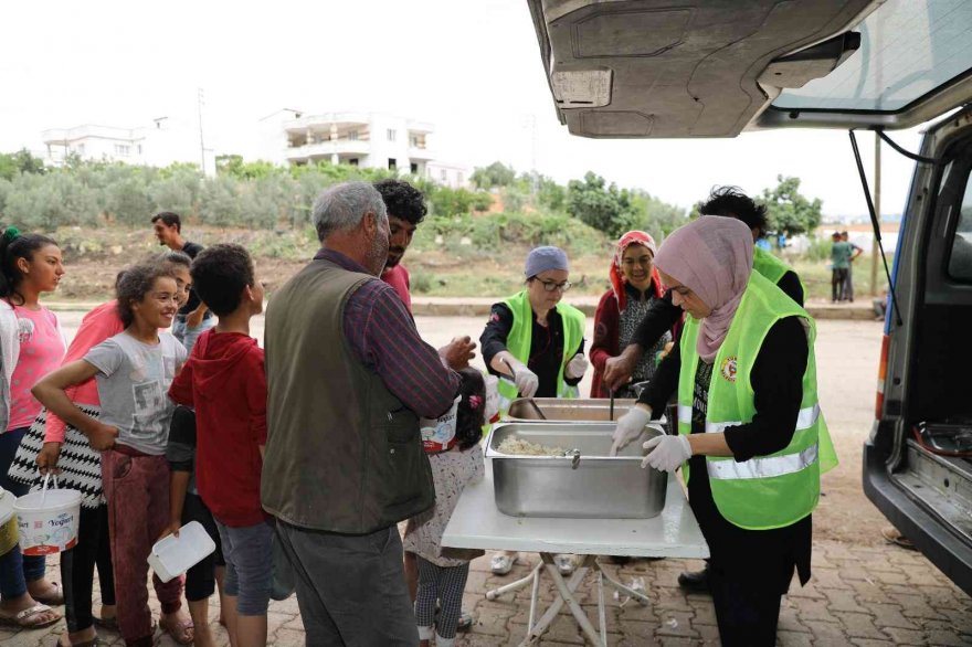 Yağmurun vurduğu tarım işçilerine belediye sahip çıktı