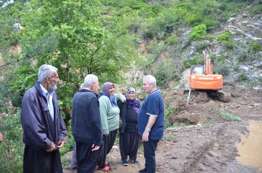 Kozan’da selin izleri siliniyor