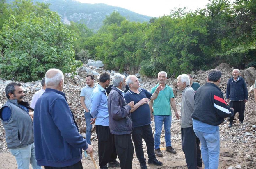 Kozan’da selin izleri siliniyor