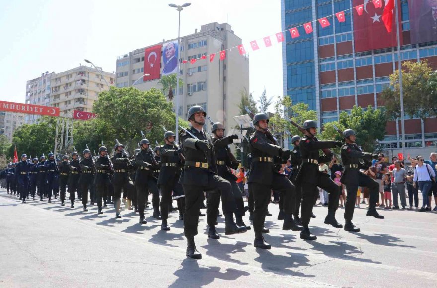 Adana’da 30 Ağustos Zafer Bayramı kutlandı