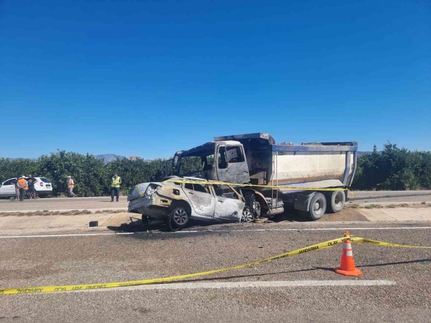 Çalıntı otomobille kaza yaptı, yanarak can verdi