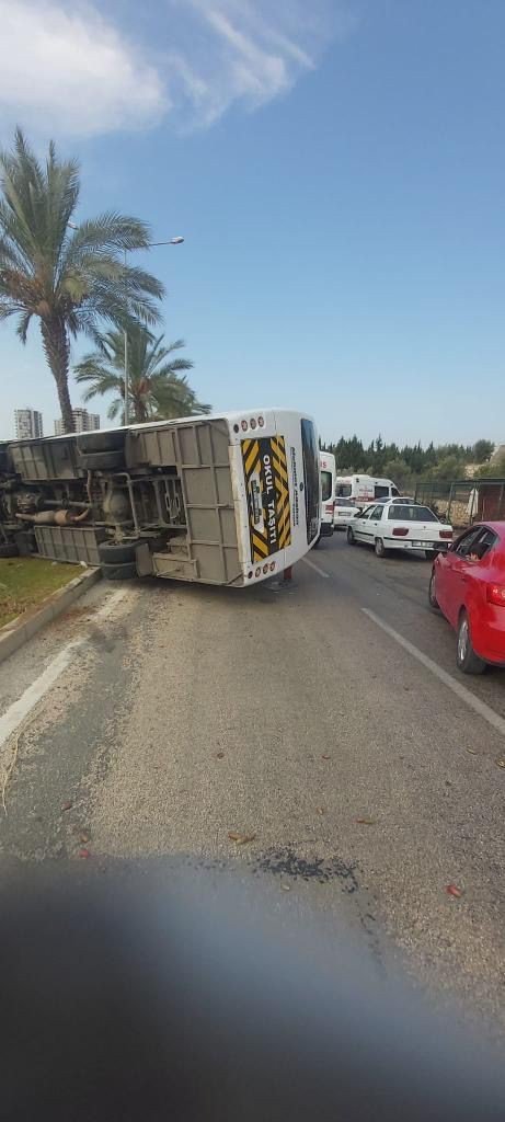 Servis aracı kaza yaptı, 14 öğrenci hafif yaralandı