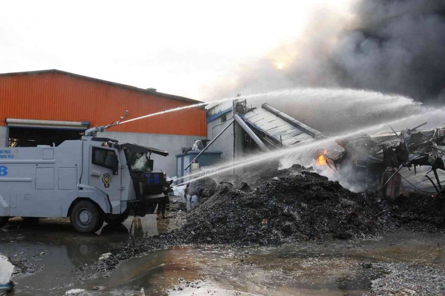 Adana’da alüminyum fabrikasında yangın