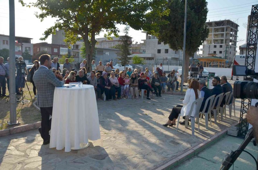 Yüreğir’de vatandaşlar kentsel dönüşümle ilgili bilgilendiriliyor