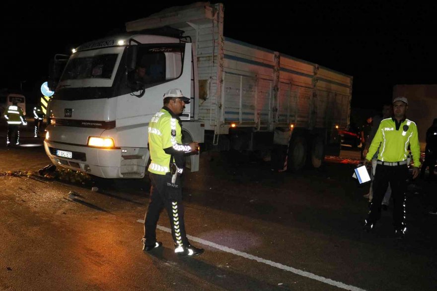 Adana’da motosiklet ile kamyon çarpıştı: 1 ölü, 1 yaralı