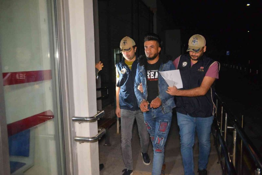 Adana’da DEAŞ’a şafak operasyonu: 5 kişi gözaltına alındı