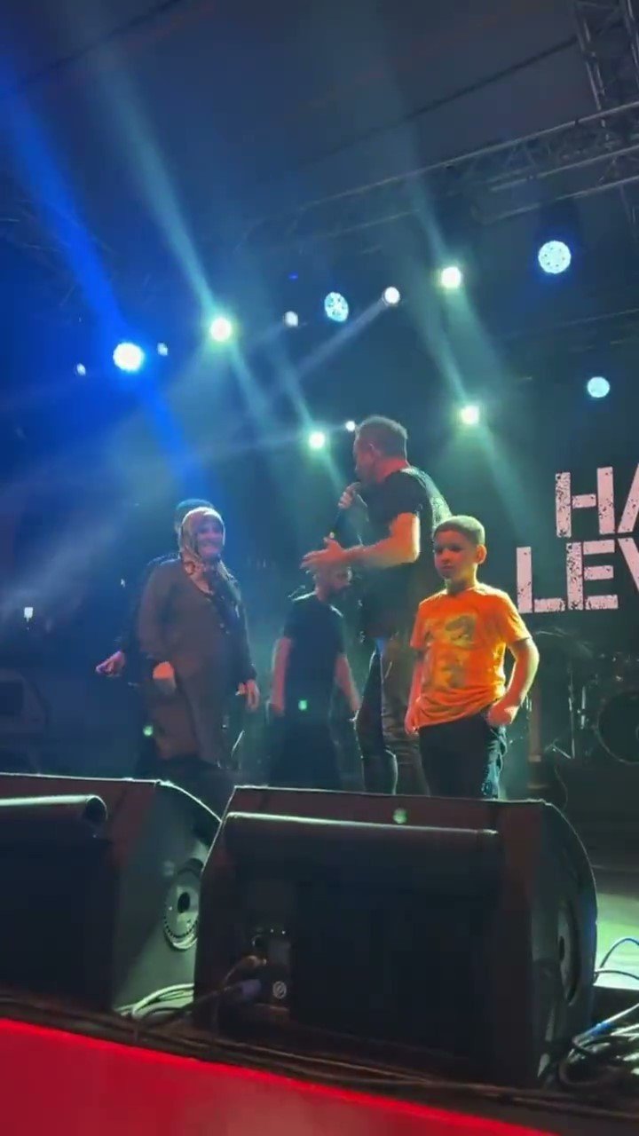 Haluk Levent'ten Ceyhan konserinde kaybolan çocuğun annesine ulaşmak için beste