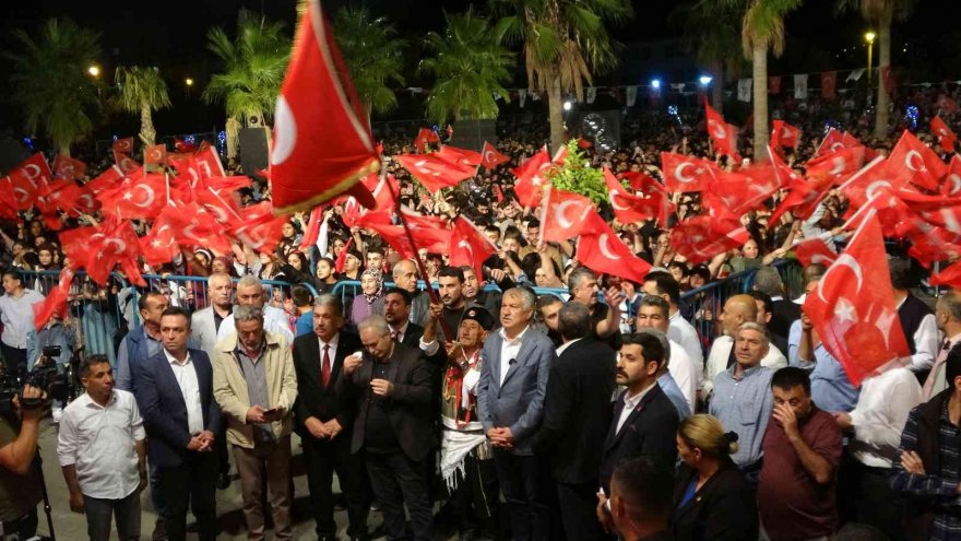 Kozan’da Cumhuriyet coşkusu Haluk Levent konseri ile taçlandı