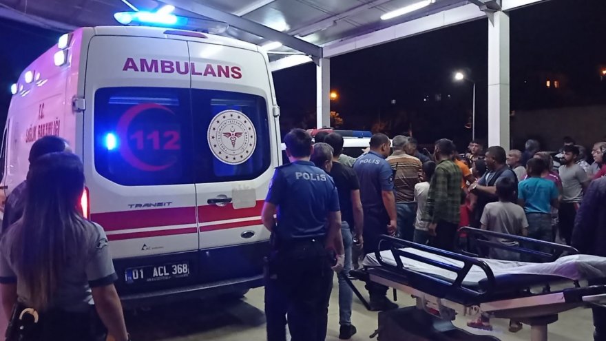 Başından vuruldu, el sallayarak ambulansa bindi