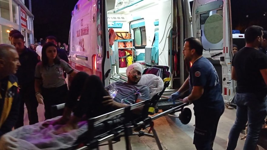 Başından vuruldu, el sallayarak ambulansa bindi