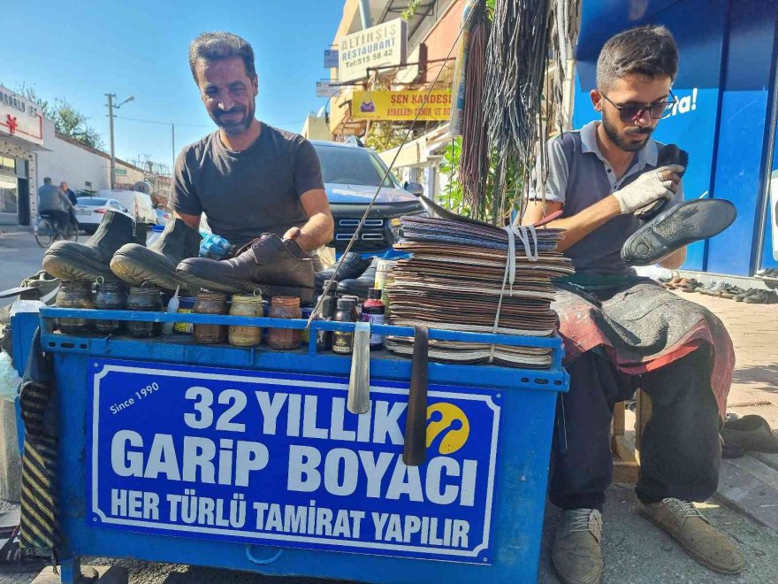 Unutulan 400 çift ayakkabıya gözü gibi bakıyorlar