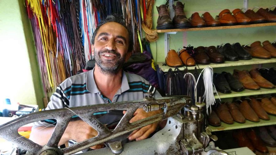 Unutulan 400 çift ayakkabıya gözü gibi bakıyorlar