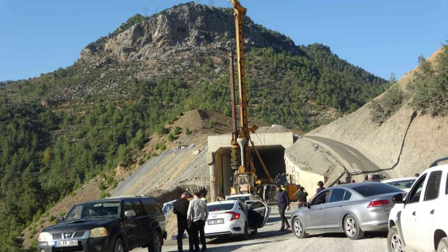 Kozan ile Kayseri arası 105 kilometreye düşecek çalışmalar hızla sürüyor