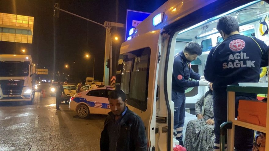 Adana’da ehliyetsiz sürücü dehşet saçtı: 3’ü çocuk 5 yaralı