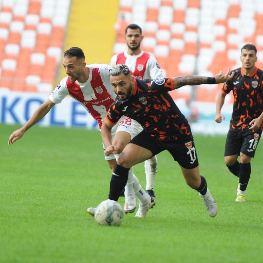 Bol gollü maçta kazanan Adanaspor