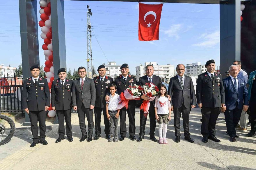 Karaisalı İlçe Jandarma Komutanlığı yeni hizmet binası açıldı