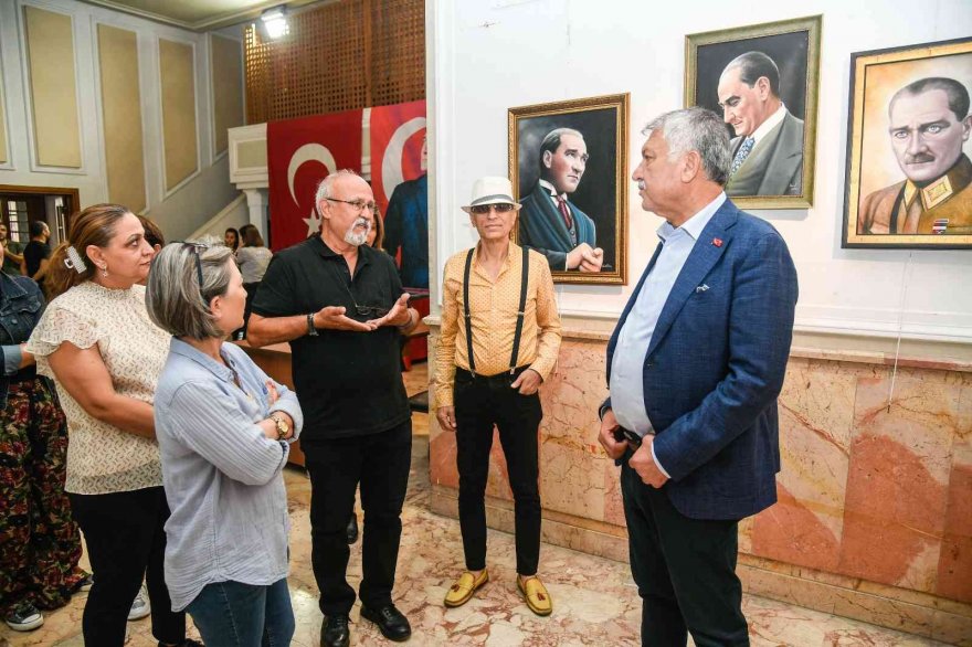 184 Atatürk portresi 75. Yıl Sanat Galerisi’nde sergileniyor