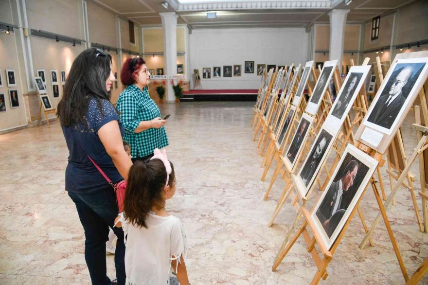 184 Atatürk portresi 75. Yıl Sanat Galerisi’nde sergileniyor