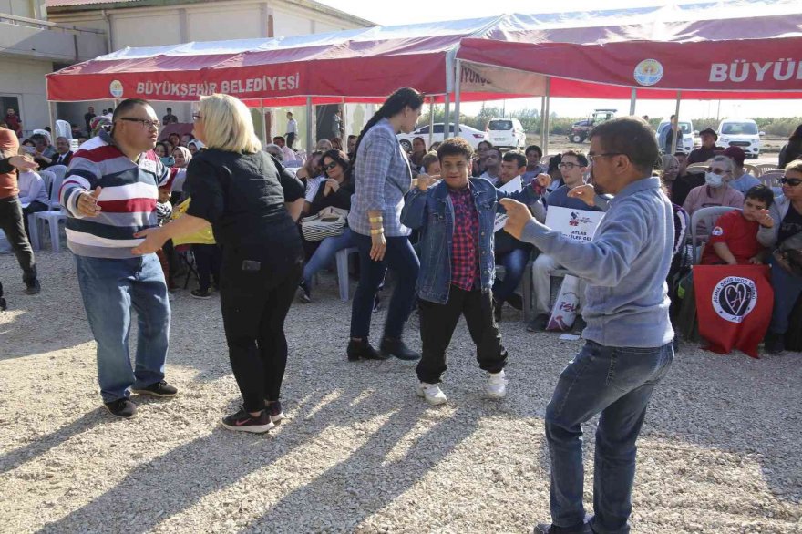 Buğday tohumları toprakla buluşturuldu