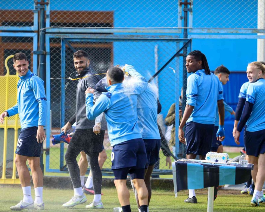 Akintola’ya Brezilya usulü doğum günü kutlaması