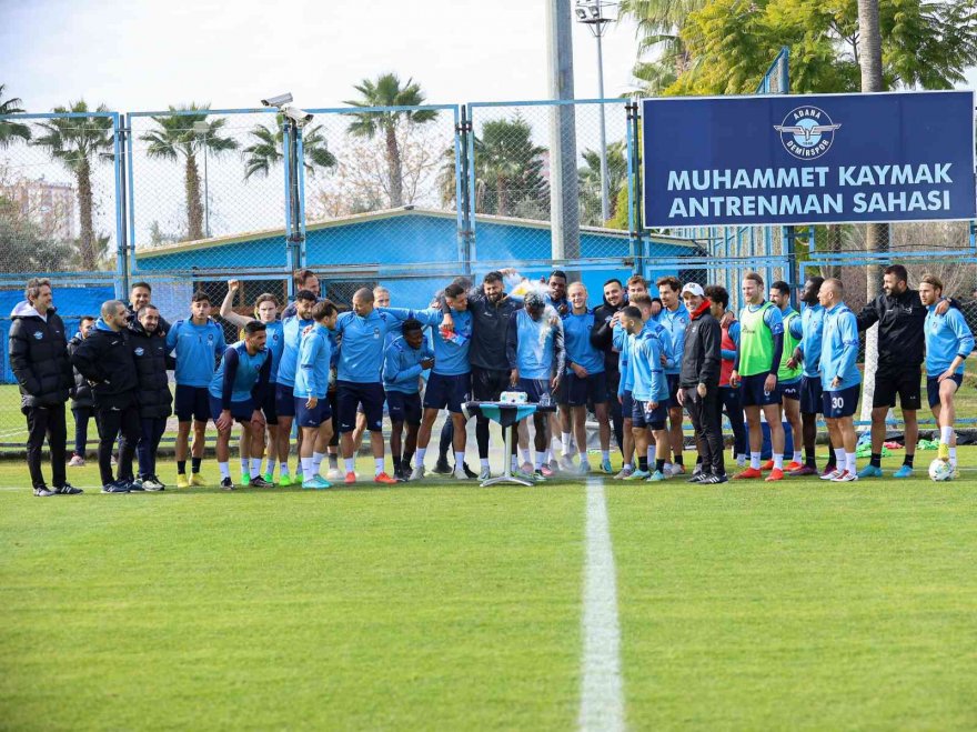 Akintola’ya Brezilya usulü doğum günü kutlaması