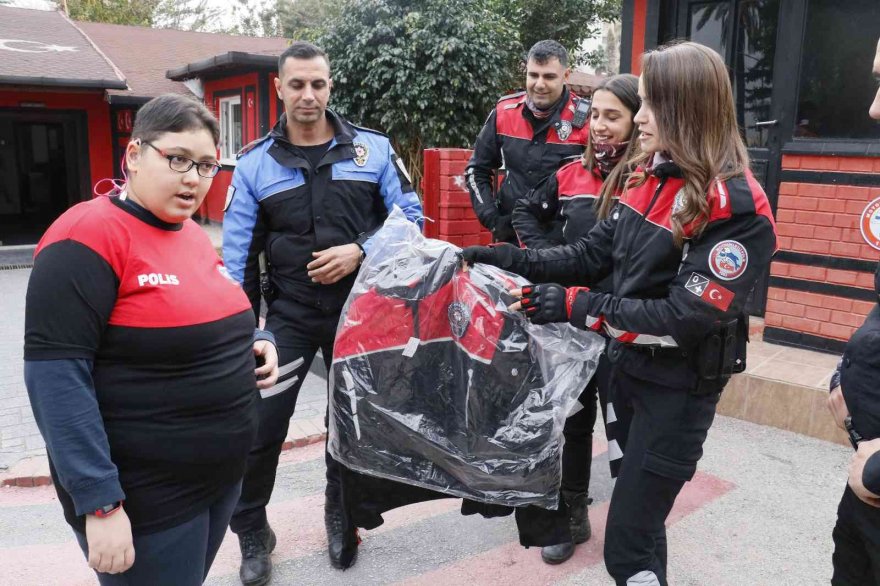 Otizmli şampiyonun polis olma hayali gerçek oldu