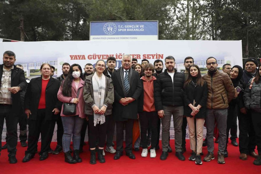 Kazaların yaşandığı öğrenci yurdu önüne yaya üst geçidi