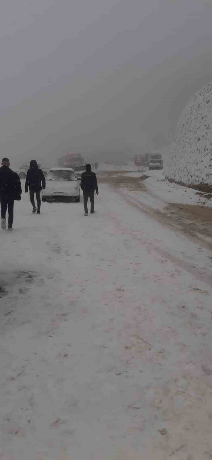 Adana’nın kuzey ilçeleri güne karla uyandı