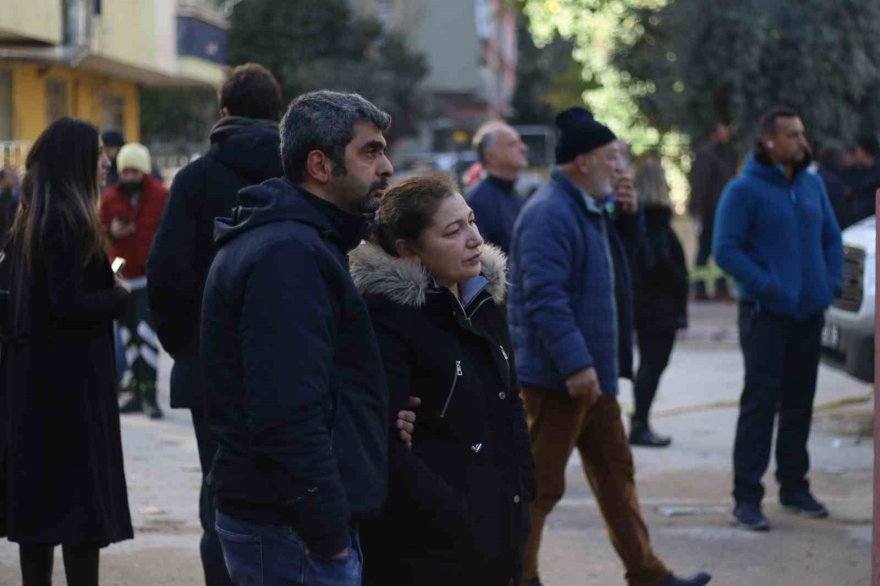 En acı bekleyiş: Kızlarının yanına gitmişti, eşi enkaz altında kaldı