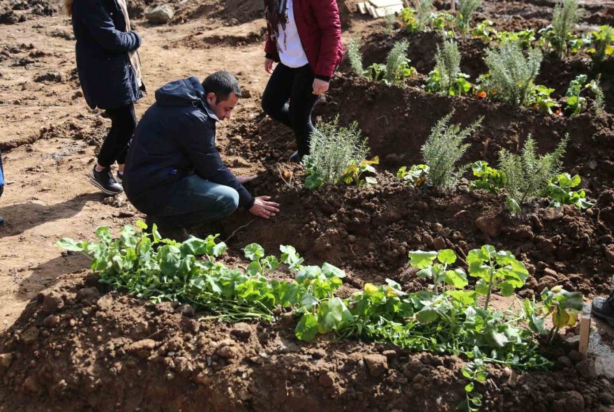 Polis memuru görevli olduğu için kurtuldu, tüm ailesini kaybetti