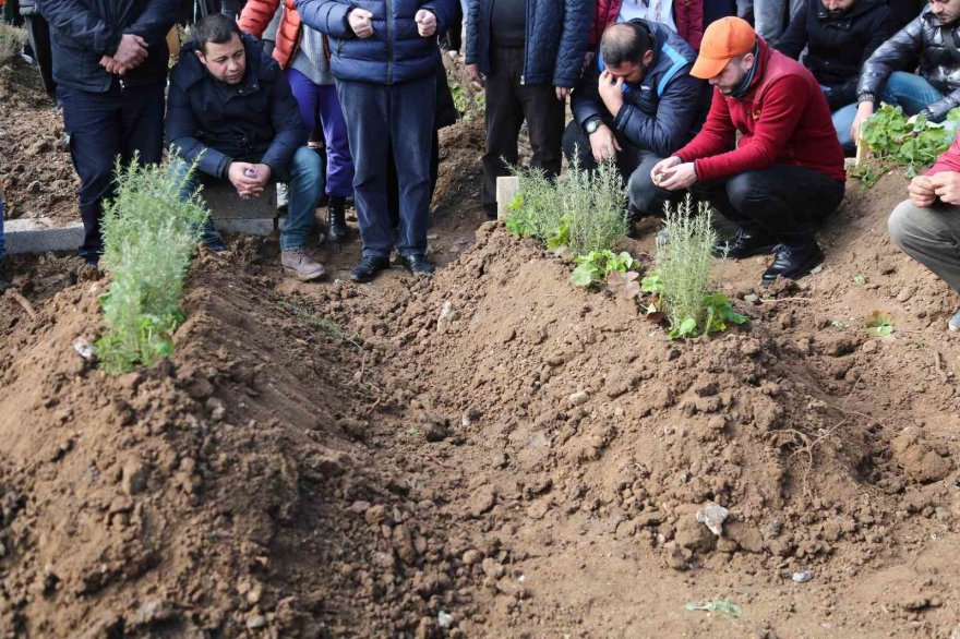 Polis memuru görevli olduğu için kurtuldu, tüm ailesini kaybetti