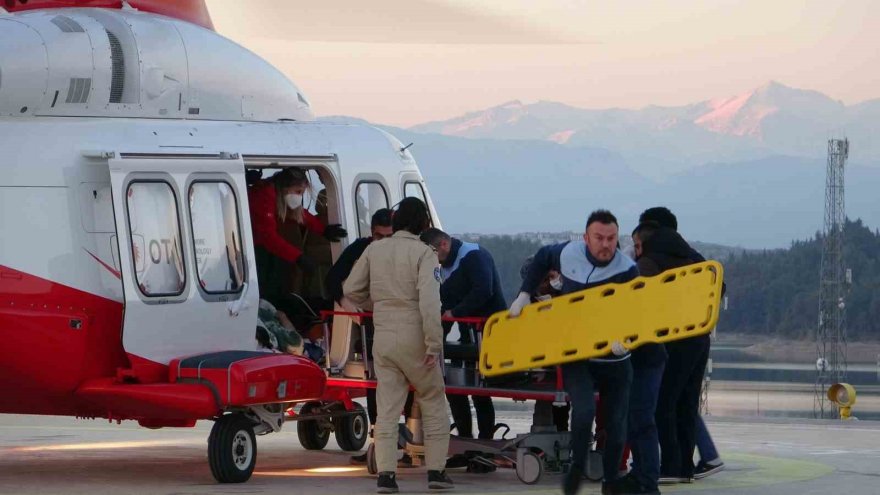 200 saat sonra enkazdan kurtarılan depremzedeler Adana Şehir Hastanesinde