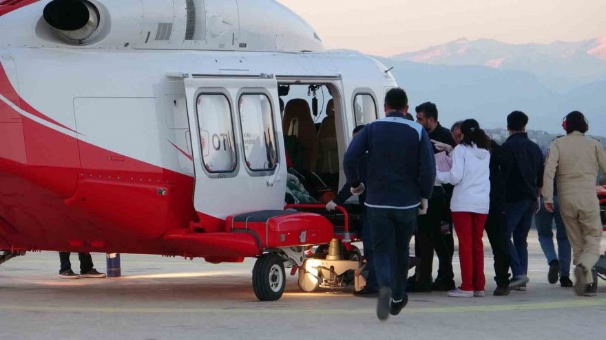 200 saat sonra enkazdan kurtarılan depremzedeler Adana Şehir Hastanesinde