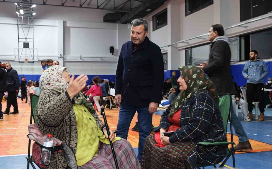 Yüreğir Belediyesi, depremin ardından tüm imkanlarını seferber etti