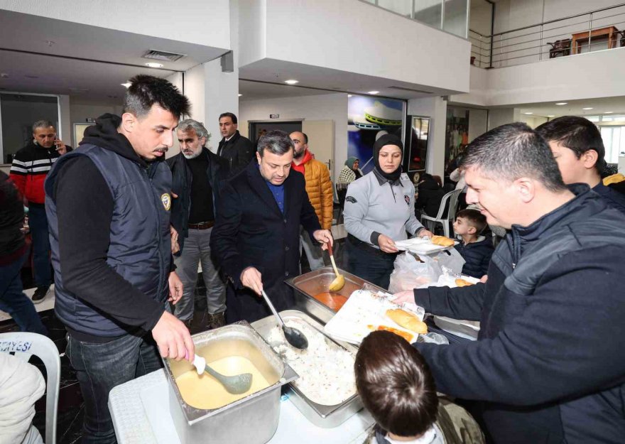 Yüreğir Belediyesi, depremin ardından tüm imkanlarını seferber etti