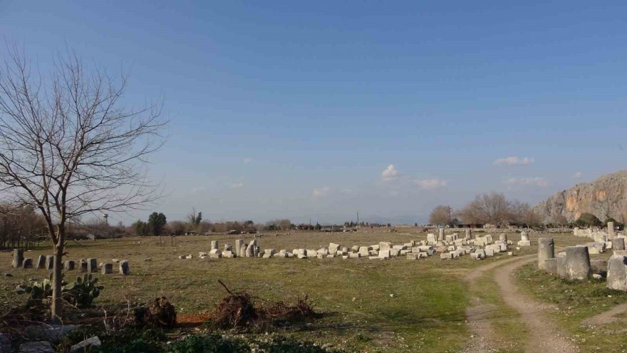 7 bin 500 yıllık Anavarza Antik kent depremi az hasarla atlattı