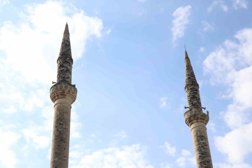 Adana’da 150 cami minaresi ağır hasar aldı