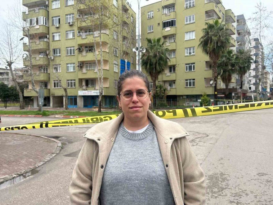 Adana Ceyhan'da vatandaşlar çaresiz: Ağır hasarlı yapıların yıkımı başladı