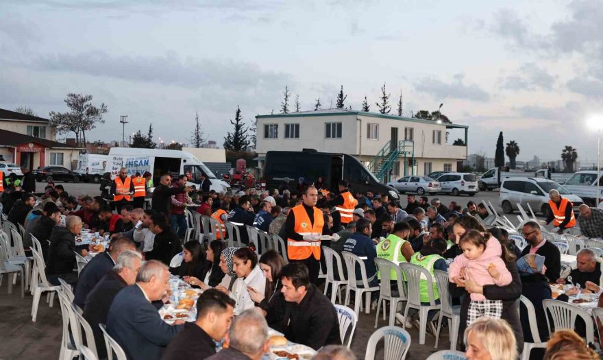 Başkan Kocaispir, işçilerle iftarda buluştu