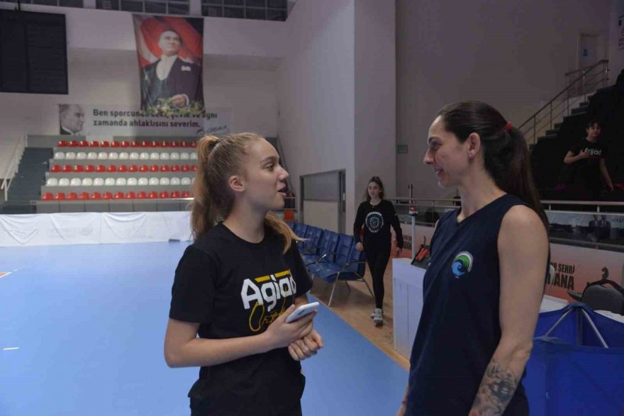 Genç voleybolcular Çukurova Belediyesi Spor Kulübü’nün misafiri oldu