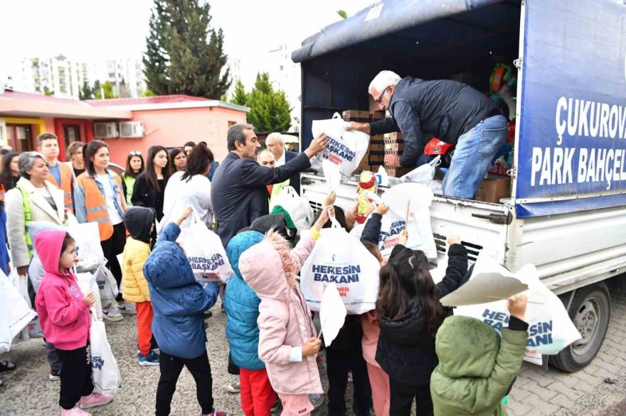 Çukurovalı çocuklar, Hatay’daki depremzede arkadaşlarına oyuncak gönderdi