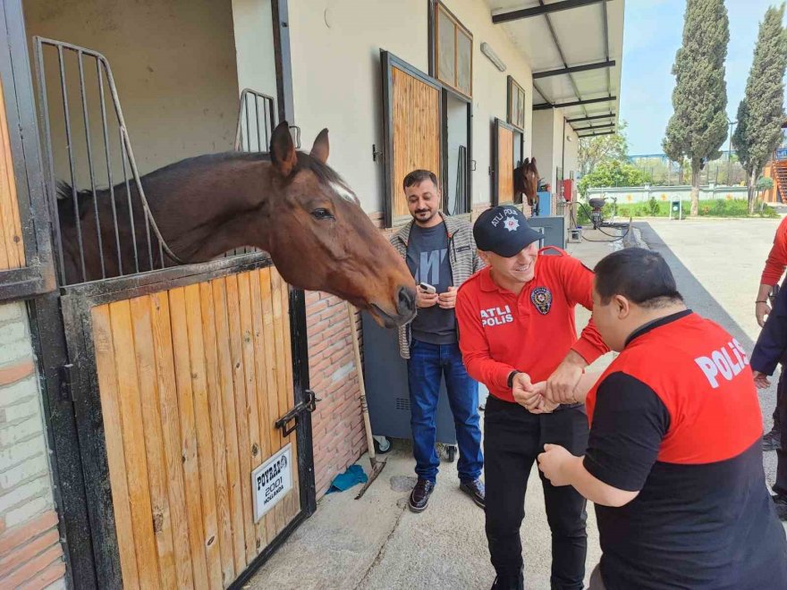 Down sendromlu çocuğun polis atıyla imtihanı