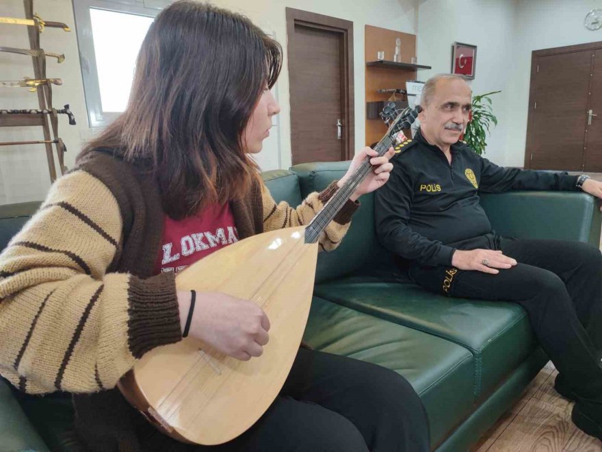 Emniyet müdürü makamında sazlı sözlü polis haftası kutlaması